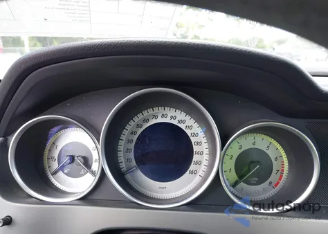 2013 Mercedes-Benz C 250 Luxury/Sport z USA, uszkodzony, nr VIN WDDGF4HB4DR289787